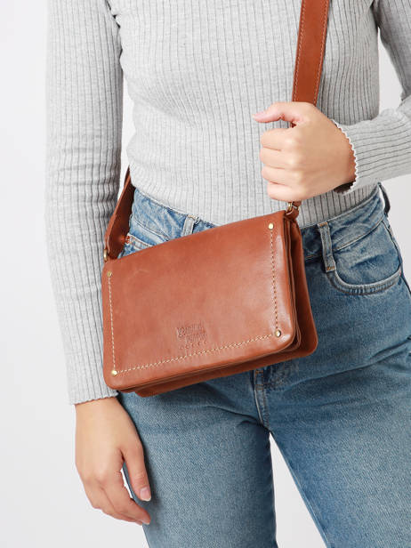 Cross Body Tas Boston Leder Basilic pepper Bruin boston BBOS02 ander zicht 1